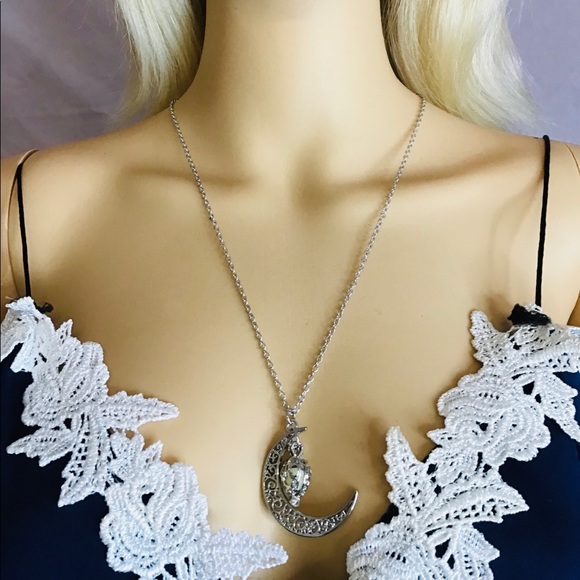 ❤️❤️Beautiful half moon ball Long silver color necklace! 🌙 - Picture 3 of 4